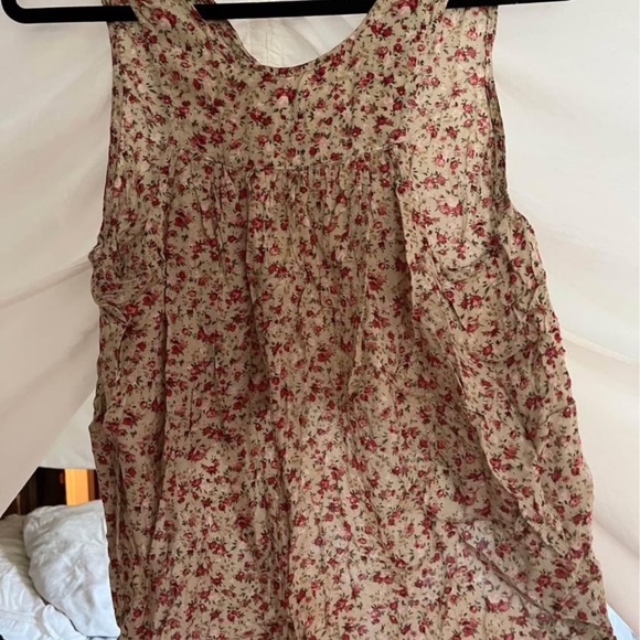 Adorable Dramatic High-low Sleeveless Floral Spring Top, Size Small - Picture 3 of 4